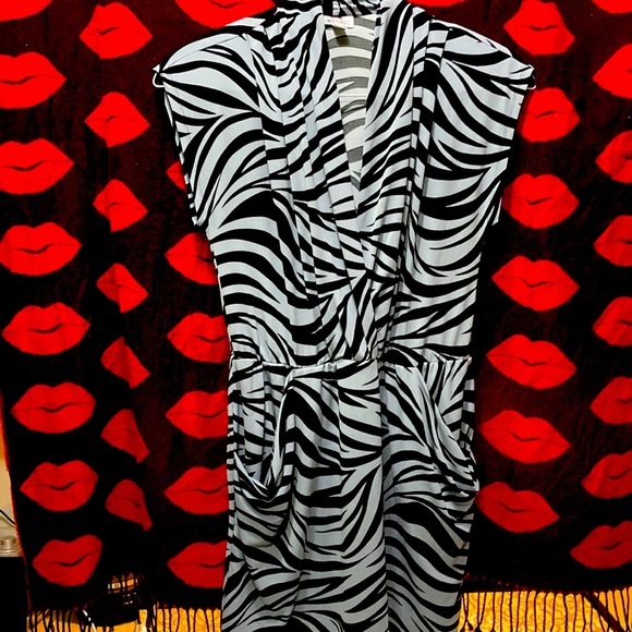 Very cute, like new, and ready for a fun night out - Picture 1 of 2